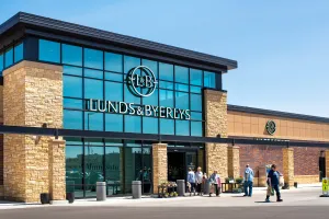 Lunds & Byerlys White Bear Lake Store Building