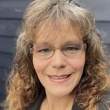 Rebecca Junk head shot