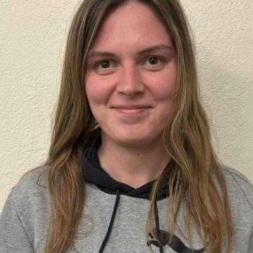 Danielle Davey headshot