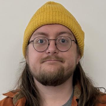 Daniel Cross headshot