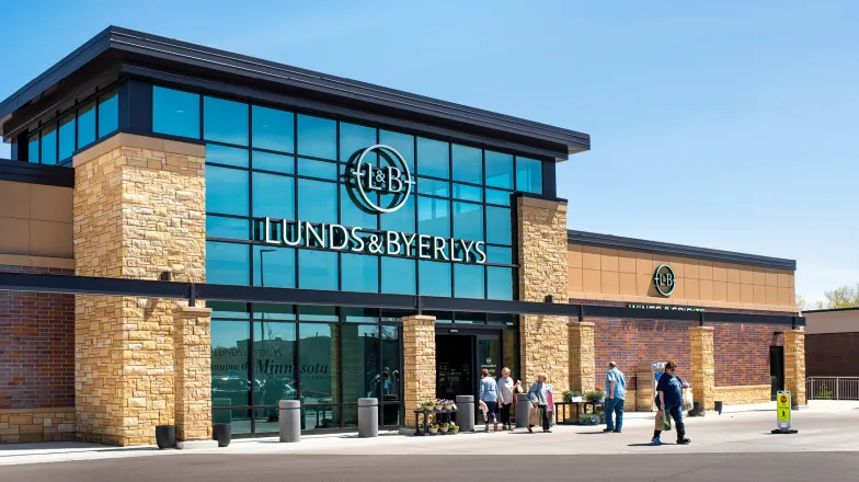 Lunds & Byerlys White Bear Lake Store Building