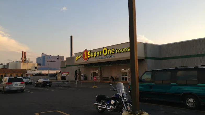 Super One Grand Rapids North Store Building