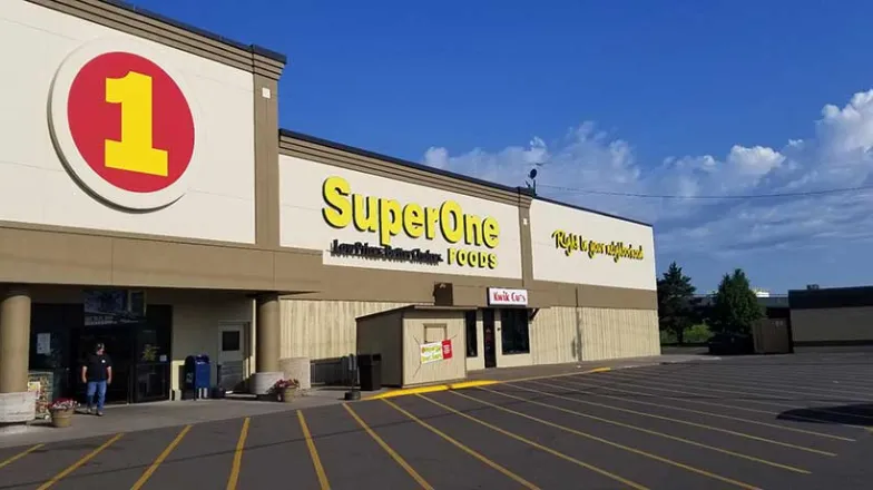 Super One Superior Oakes store building