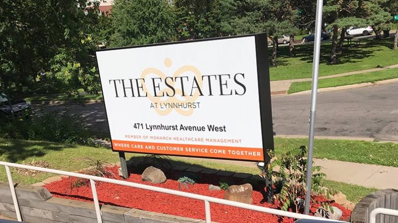 The Estates at Lynnhurst building sign
