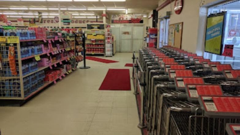 Nashwauk Market shopping carts