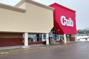 Cub Foods Maplewood East store building