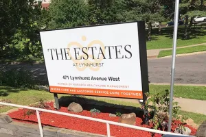 The Estates at Lynnhurst building sign