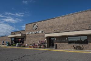 Lunds & Byerlys Roseville Store Building